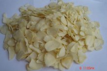 dried garlic flakes without root