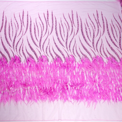Vải thêu màu hồng tím với hoa văn