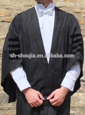 High quality UK style royal college black graduation cap and gown, customized graduation gown