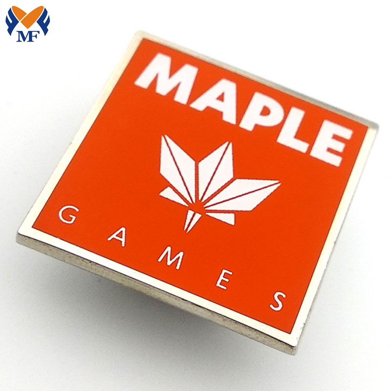 Maple Leaf Pin Badge