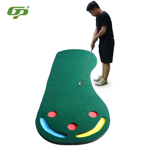 Golfpeli Pelaa golf-mattoa sisätiloissa