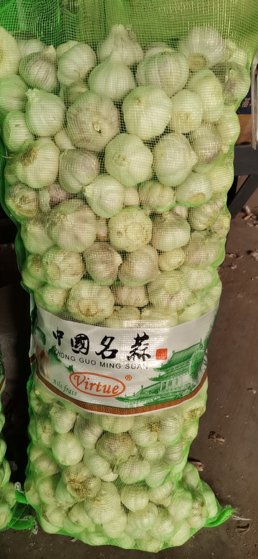 Cheap garlic about 8 usd per carton