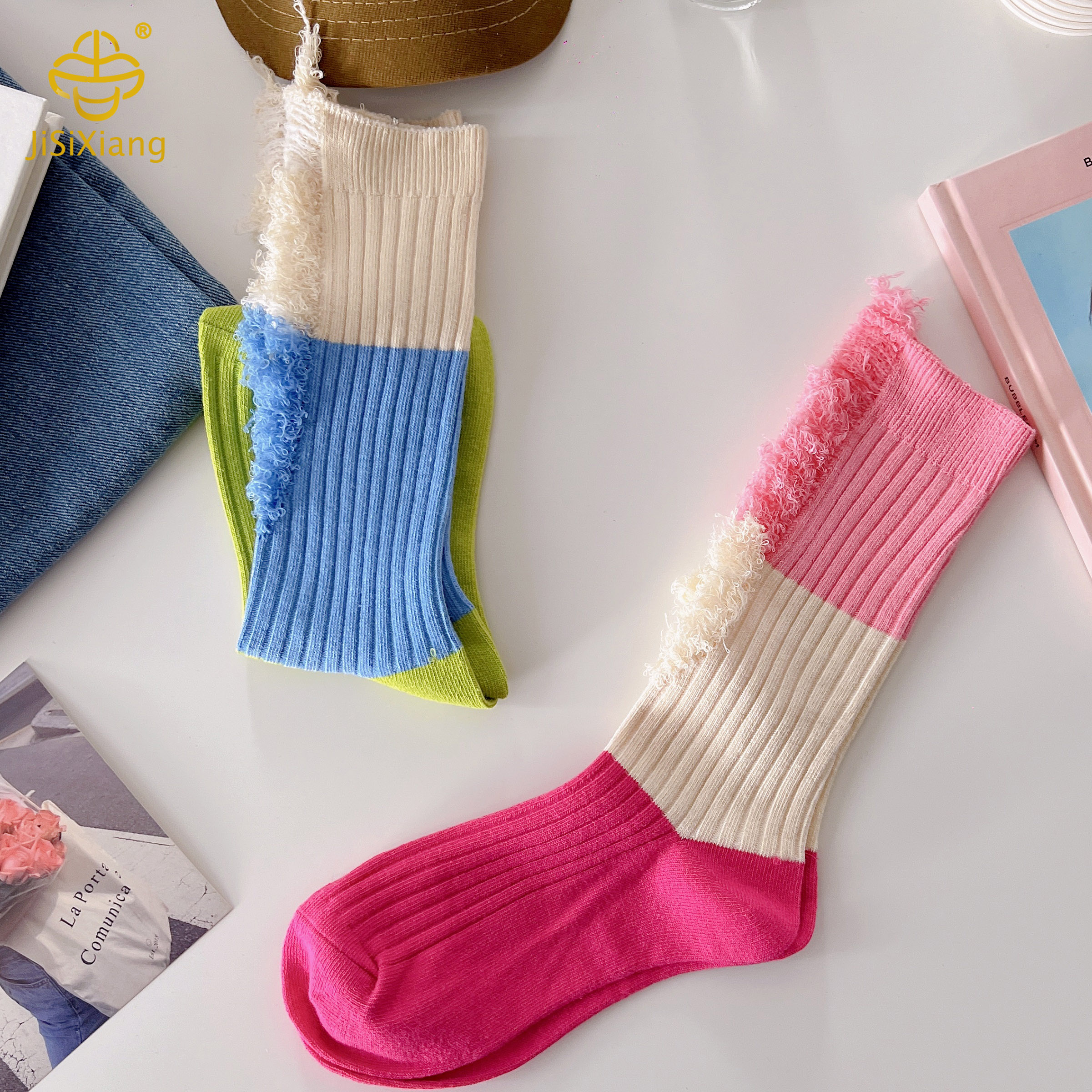 대조적 인 긴 양말, 파일 양말, 거지 양말의 한국어 버전 Korean version of ripped contrasting long socks, pile socks, beggar socks