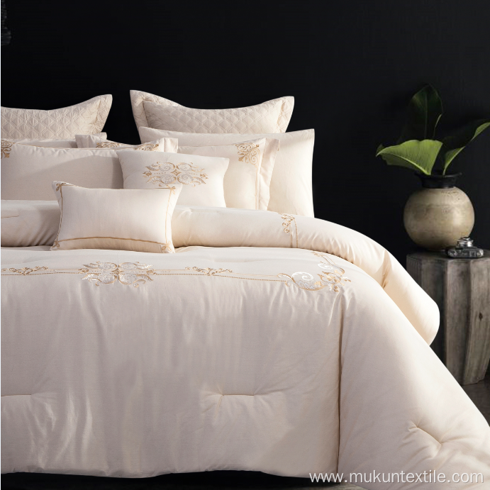 Luxury brand name embroidery bedding set comforter