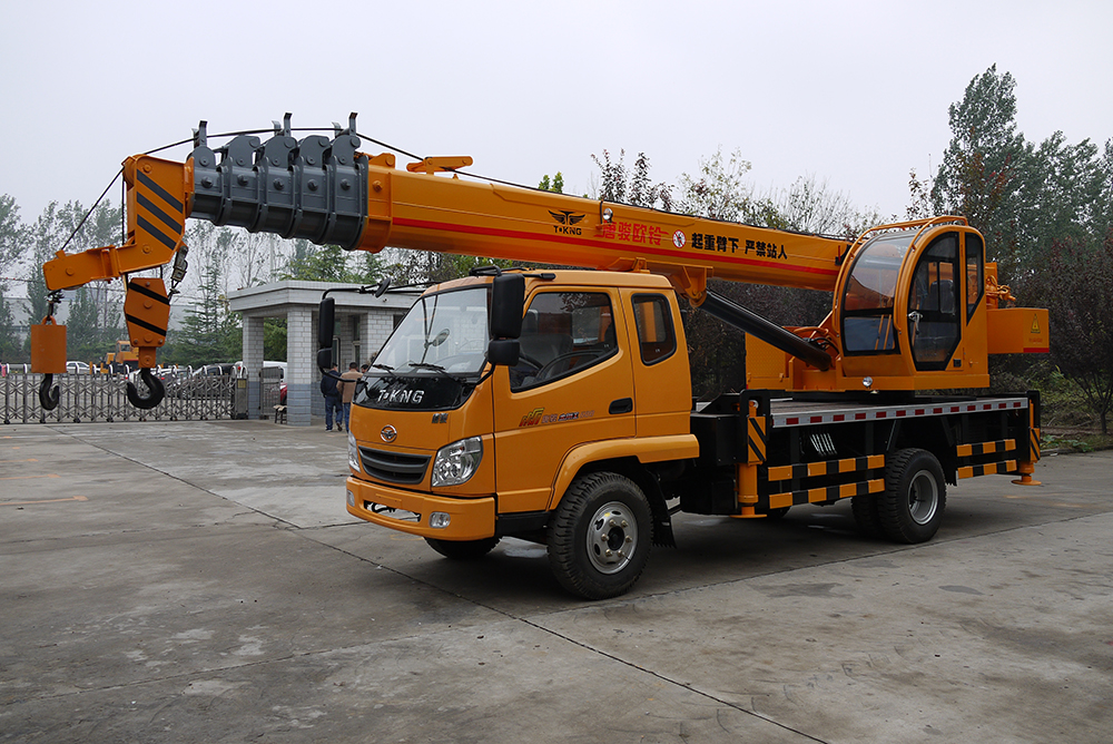 Truck Crane With 5-16 Tons capacity