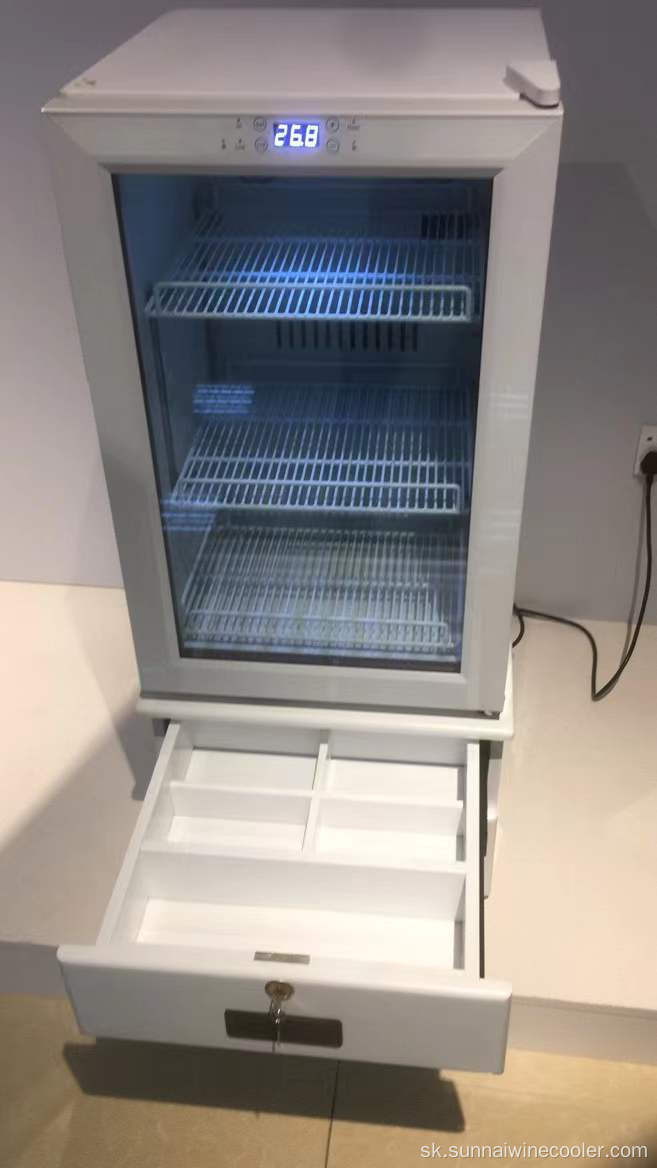 Krásna chladnička na starostlivosť o sklenené dvere