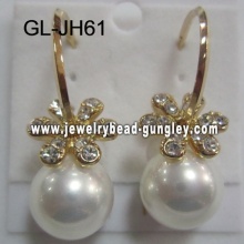 tiny flower shell pearl earrings