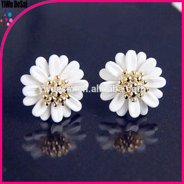 pure earrings Daisy flowers stud earrings small earrings