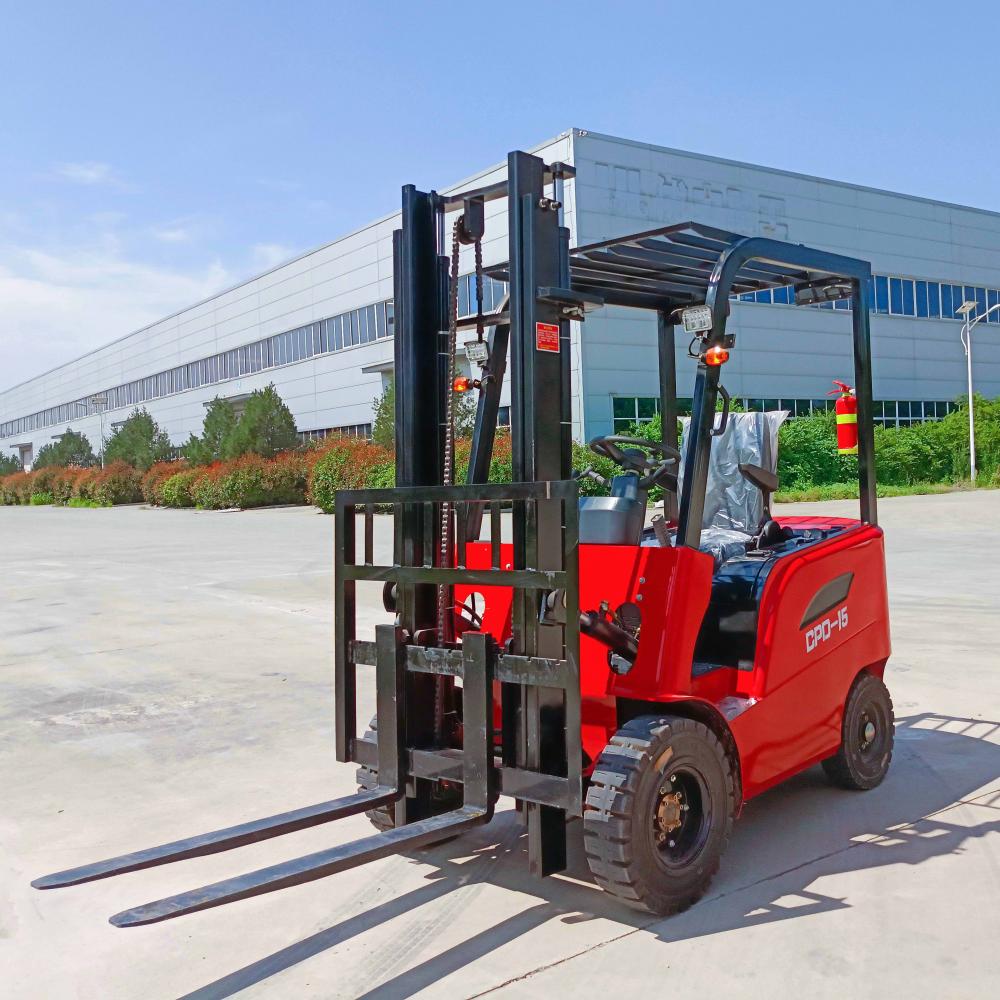 Carrello elevatore elettrico a quattro ruote