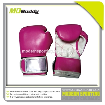 Sporting muay thai boxing gloves