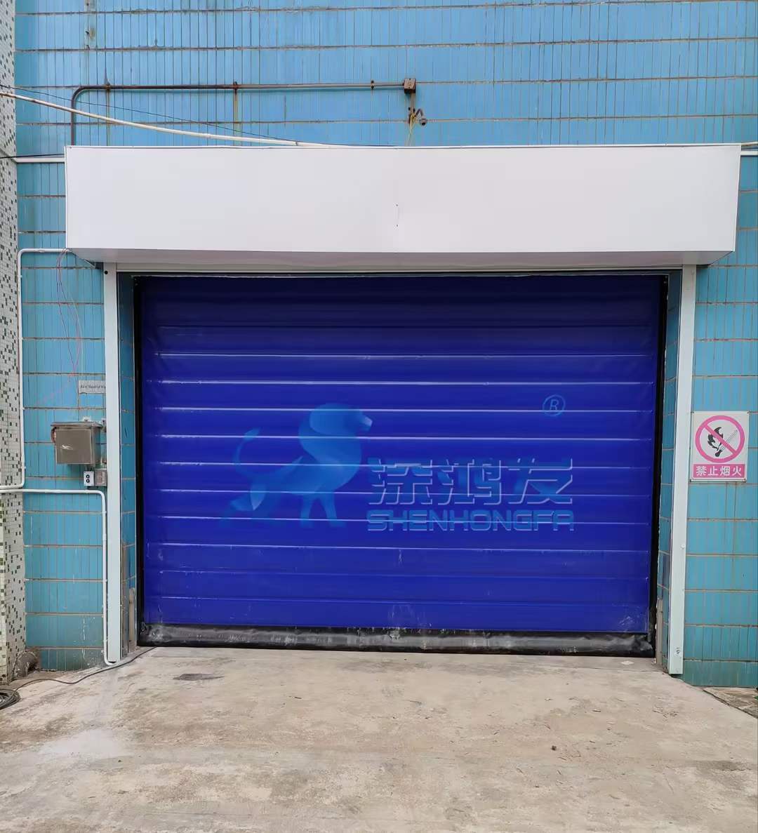 Self-repairing fast flexible high-speed rolling door