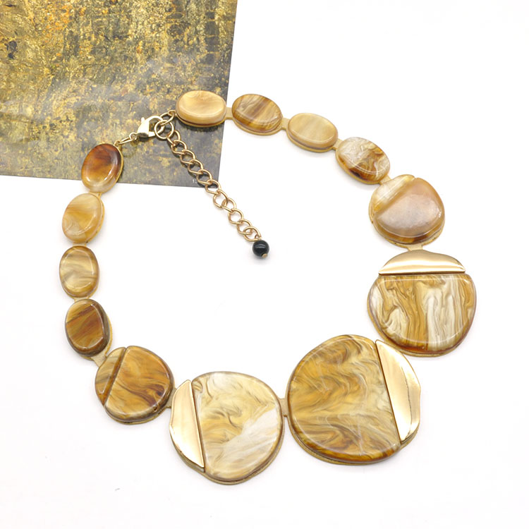 Custom color amber color acrylic choker jewelry for women trendy gold plated necklace