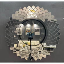 Relógio de parede com espelho irregular para decoração de casa