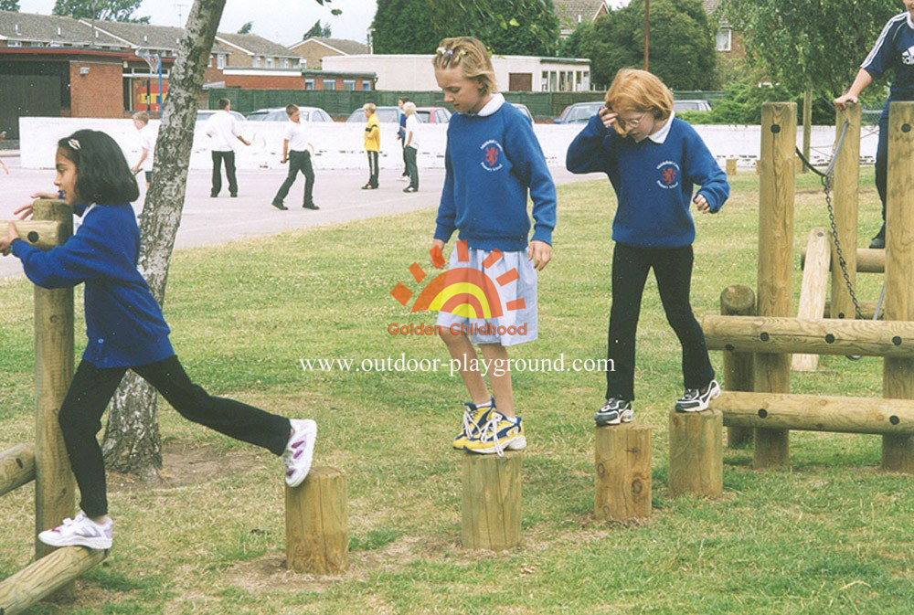 log beam balancing playground for school