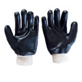 Schwarzer PVC-beschichteter Handschuh. Glattes Finish. Interlock-Innenschuh