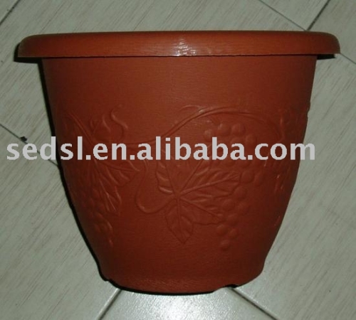 Plastic flowerpot