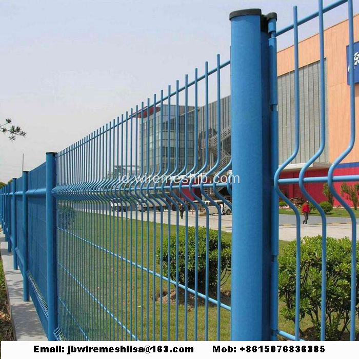 Peach Post Dilas Wire Mesh Fence