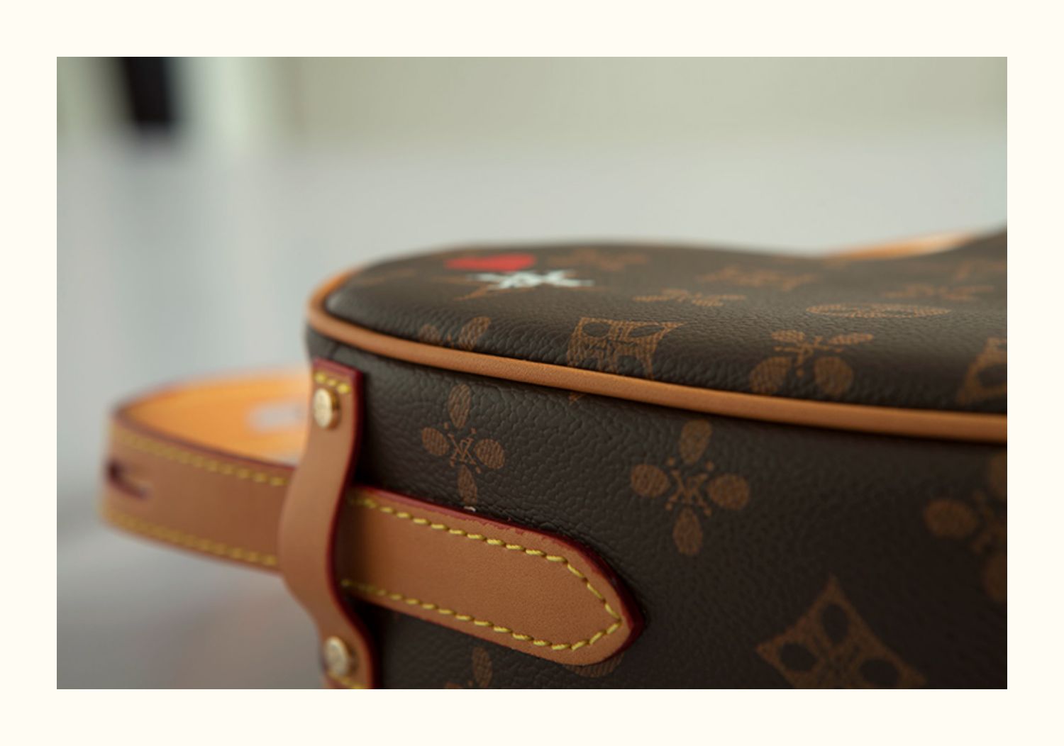2021 hot sale designer handbags for women famous brands love heart-shaped retro print diagonal lady handbag