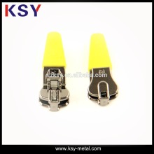 Varied colour rubber cap metal zipper puller for shirt