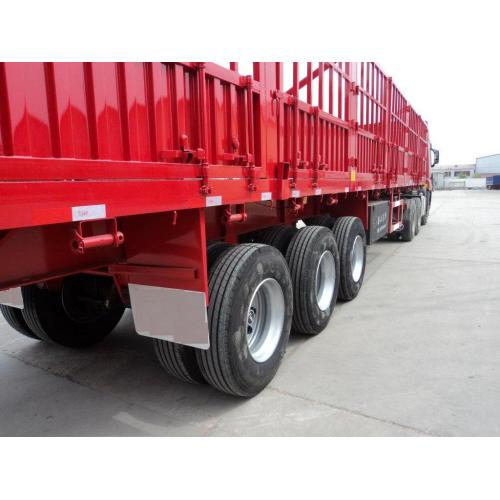 3-axle trailer truk kargo memuat hewan