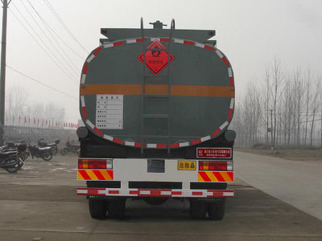 FAW J6 8X4 28000Litres Flammable Liquid Tanker