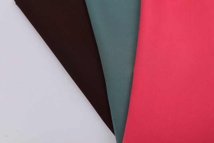 Umweltfreundlich gewebte 145GSM-Beispiele für gefärbte Rayon Twill-Stoffpreis zum Verkauf