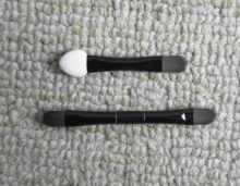 Duo End Eyeshadow Applicator?