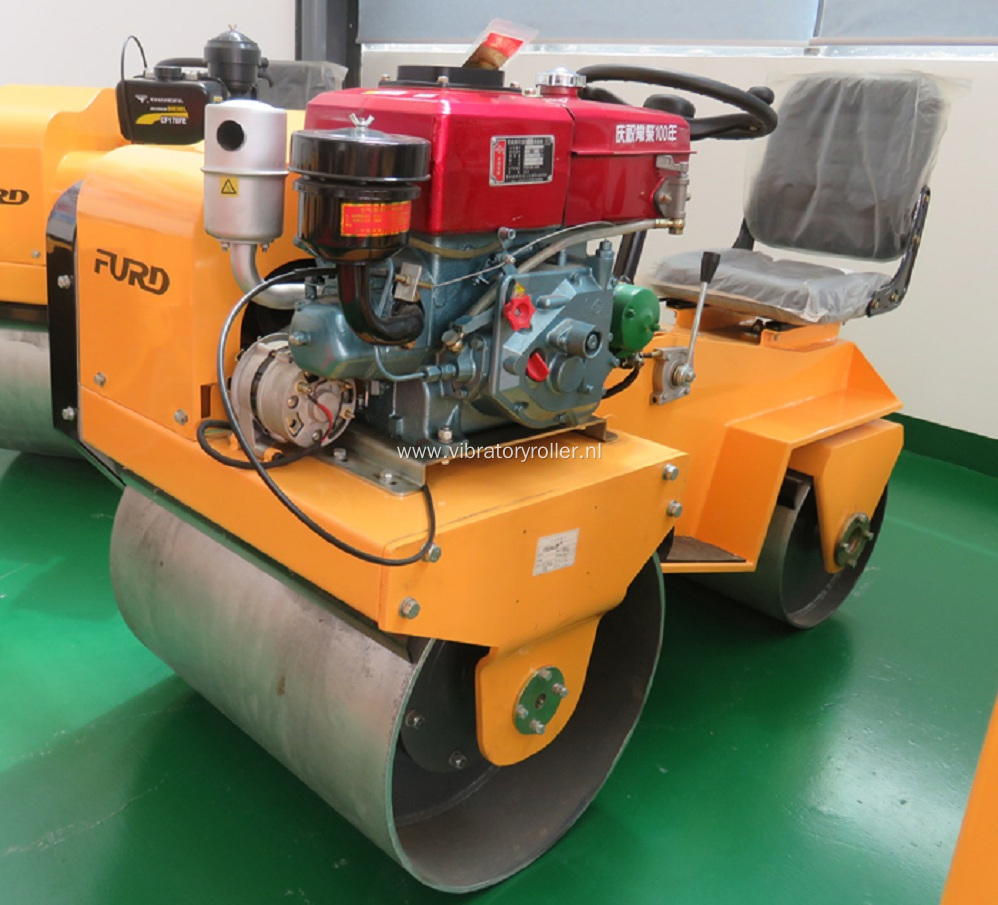 Ride on Vibrating Drum Road Roller Compactor