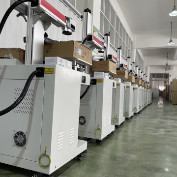 Automatic fiber laser cleaning machine