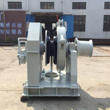 Marine electro-hydraulic windlass long service life