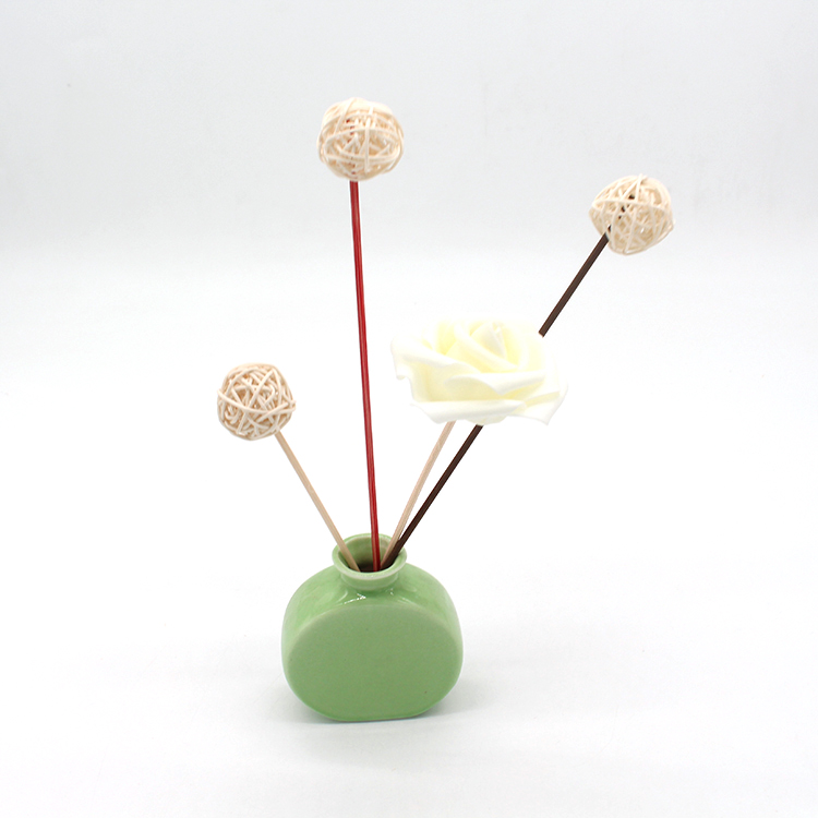 wholesale home fragrance reed diffuser with rattan stick and sola flower