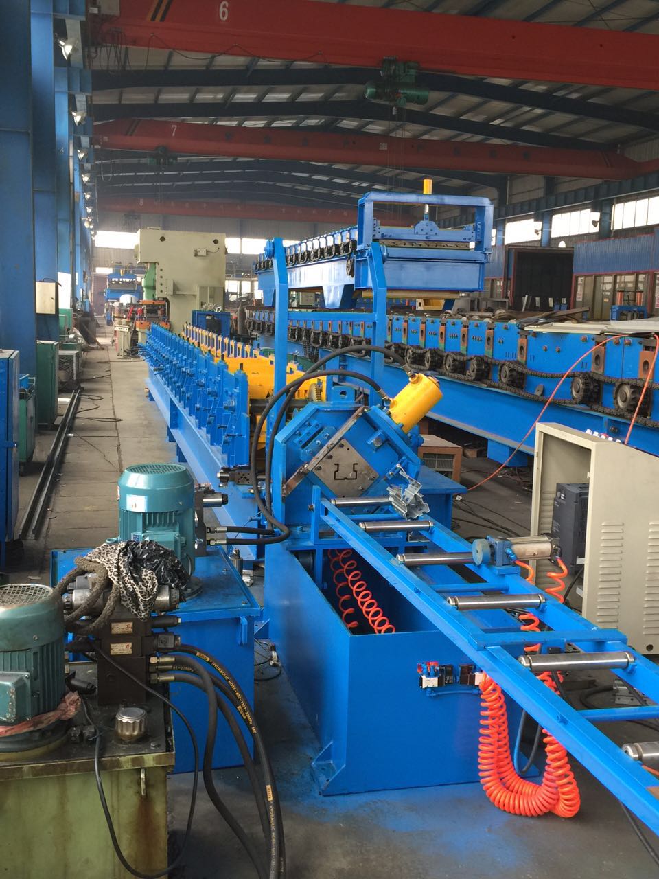 Storage rack roll forming machine