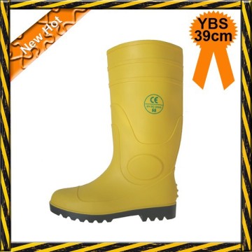 Chemical resistant safety rain boots