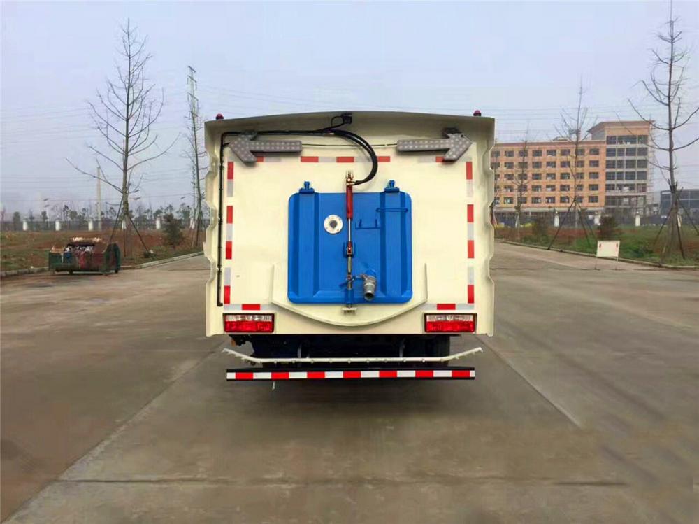 العلامة التجارية الجديدة دونغفنغ 8cbm شاحنة فراغ كاسحة الشوارع