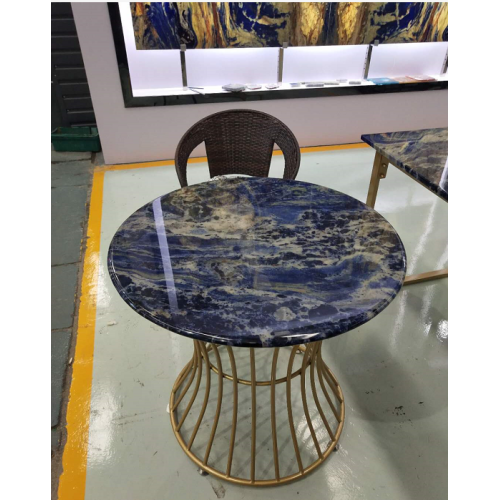 Table en sodalite bleue semi précieuse
