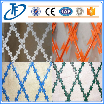 Heet ondergedompeld Straight Line Razor Wire Fence