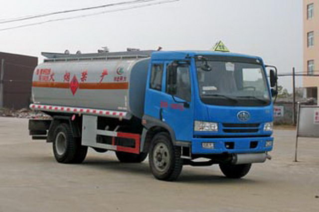 بيع شاحنة الصهريج لنقل البترول Jiefang 4X2 14000Litres