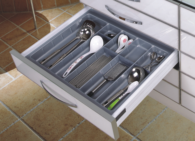 Plastic cutlery tray