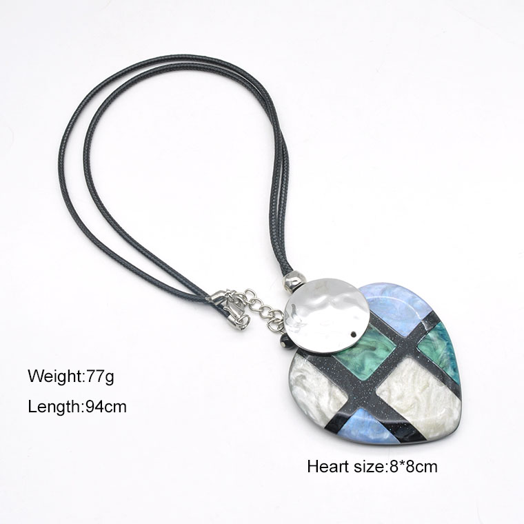 New design multicolor acrylic necklace for women stylish love heart pendant jewelry