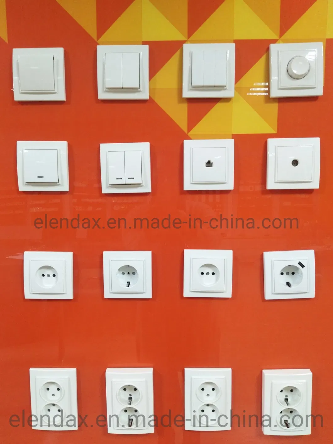 Электрическая розетка французского типа для скрытого монтажа с двойным USB-разъемом