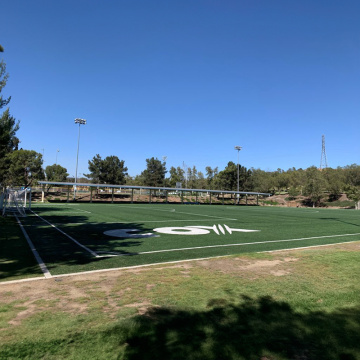 Allenamento di calcio su erba artificiale affidabile