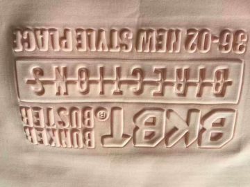 Silicone logo moulding machine onto clothes