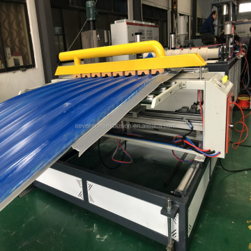 Machine for plastic hollow corrugated roofing sheet production
