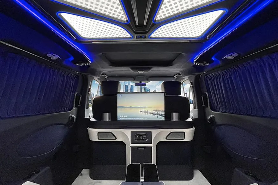 Ford Tourneo MID Size MPV Gas Car with 2.0t Maximum 203 Horsepower L4 Petrol Car with Max Speed 156 Km/H 7 Seats 6 Gearbox