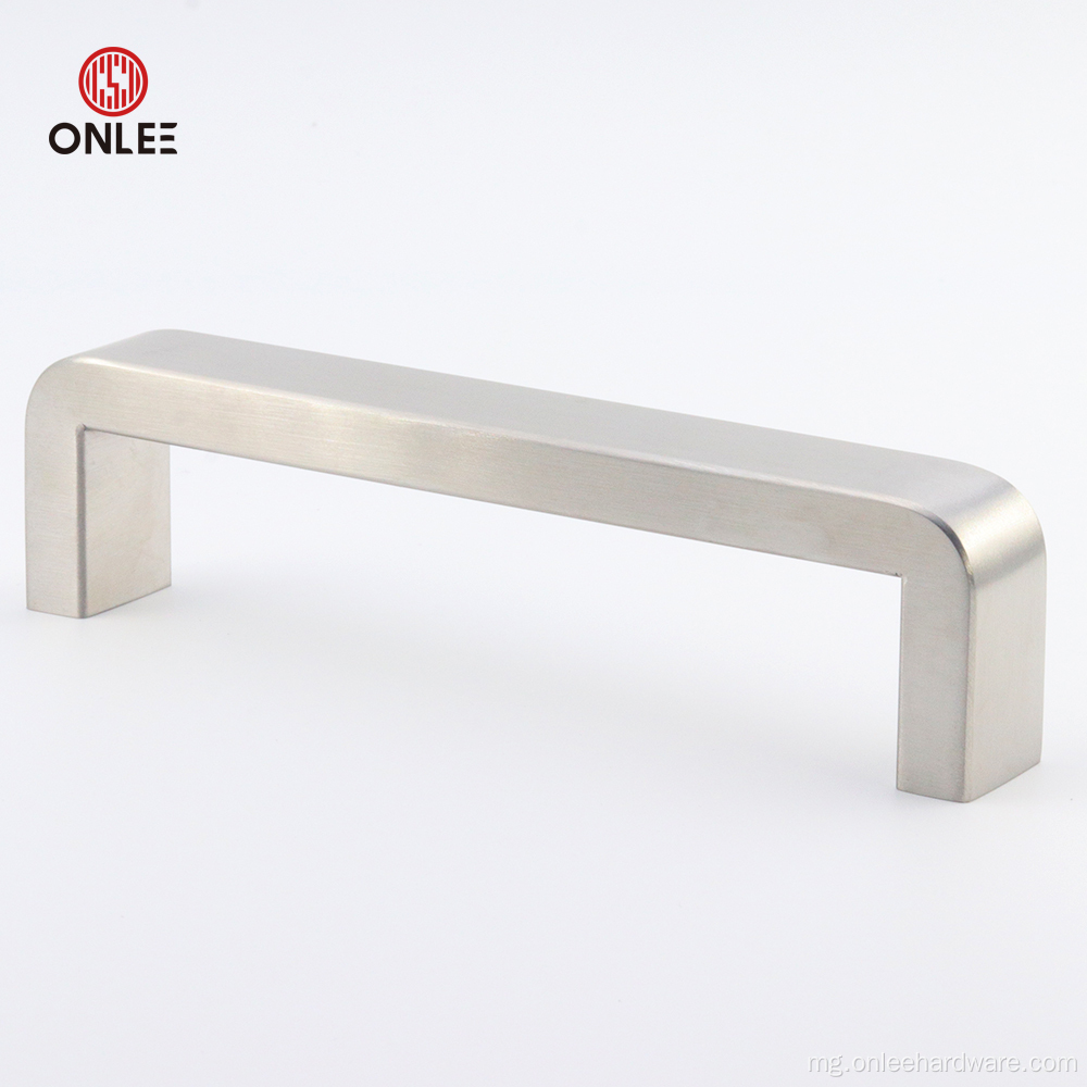 Tànana ho an'ny cabinet pull
