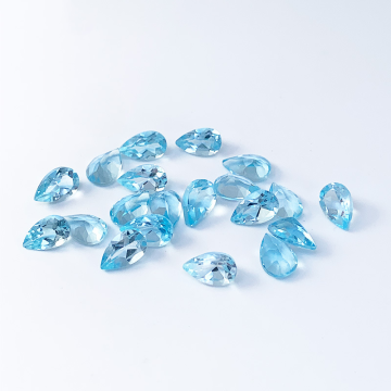 Natural Sky Blue Topaz Pear-Shaped Ring Face