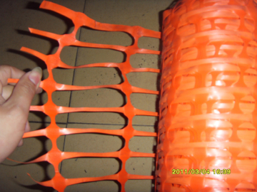 Safety plastic mesh fence