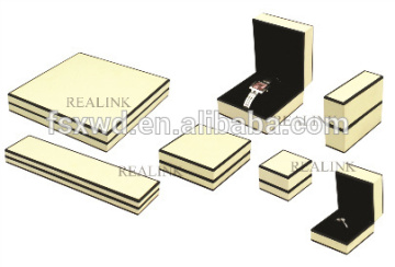 Factory Supply White Imitation Leather Personalized Watch Box