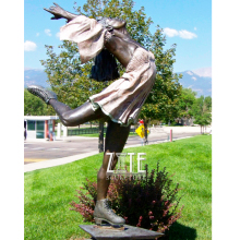 Outdoor Life Size Metal Bronze Girl Skating Sculpture