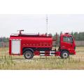 camion de pompiers de réservoir d&#39;eau à la pulvérisation